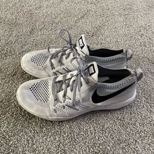 NIKE FREE FOCUS FLYKNIT TRAINING WHITE BLACK WOLF GREY 844817-100 WOMENS SIZE 8‎
